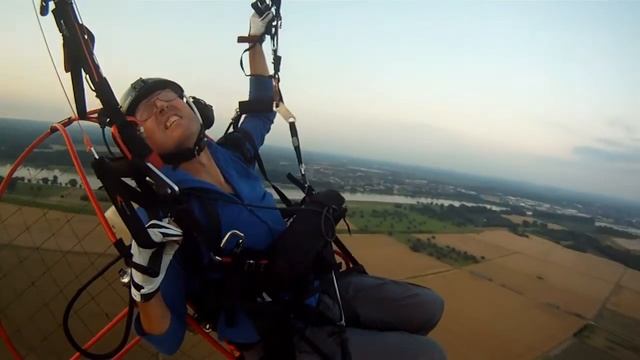 Paramotor "Fresh Breeze Simonini" - Smooth flight around a balloon
