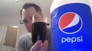 ПЬЮ ПЕПСИ-КОЛУ