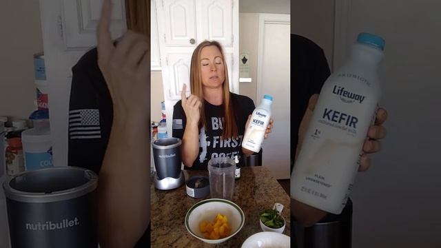 PINEAPPLE-MANGO SPINACH SMOOTHIE! смотреть онлайн