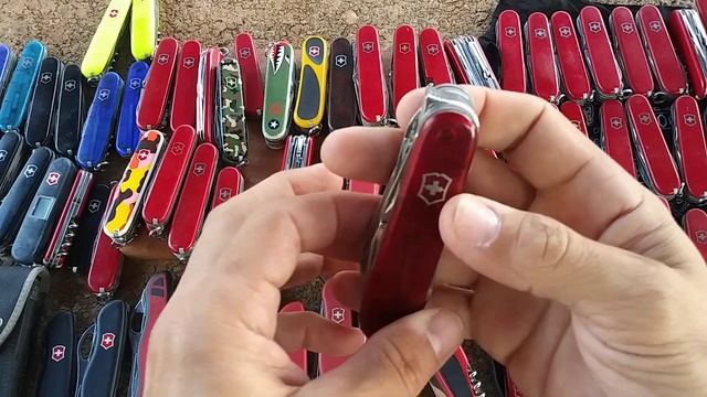 HOLY SAK! Over 200 new knives to check out today (seriously) смотреть онлайн