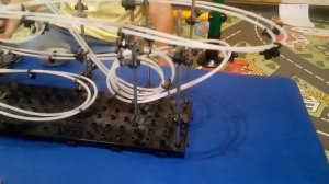 Залипательное видео с шариками.