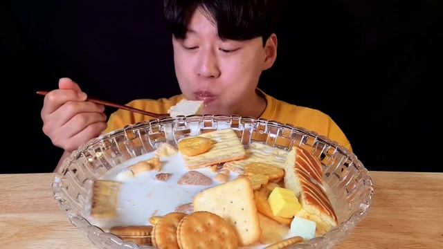 SUB)치즈과자탕 먹방 ASMR 고소짭짤~한 🧀치즈과자들이 한가득~ Cheese snacks with milk MUKBANG смотреть онлайн