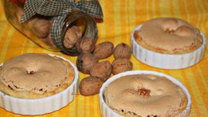 Творожные корзиночки с ореховой начинкой под безе