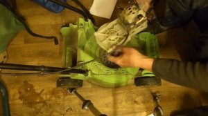 Газонокосарка електрична Greenworks GLM1232, поломка, збірка