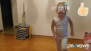 Ксюша танцует под песни мишки Гумми Бер