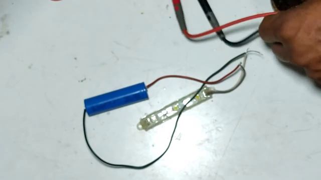 3.7 volt battery to 12 volt led glow || 3.7 वोल्ट बैटरी से 12 वोल्ट एलईडी कैसे चलाएं смотреть онлайн