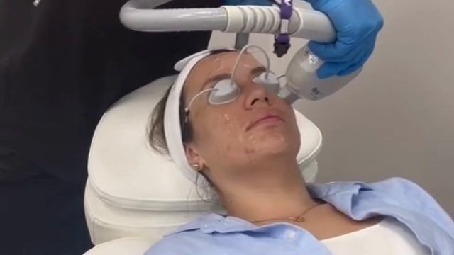 Dr. Linette Rivera From GLANZ Aesthetics Discusses the IPL Laser Treatment with Harmony XL PRO смотреть онлайн