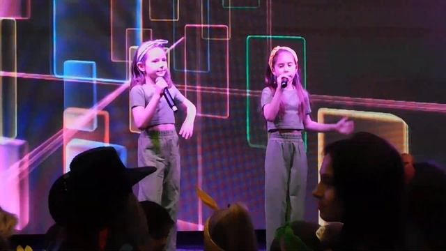 08.03.2023 «Муха Мьюзик» в Терминал Фудхолл Внуково - Группа «Тик так»» «На максималках» смотреть онлайн