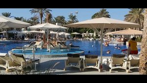 Бассейн отеля HABTOOR GRAND RESORT, DUBAI.