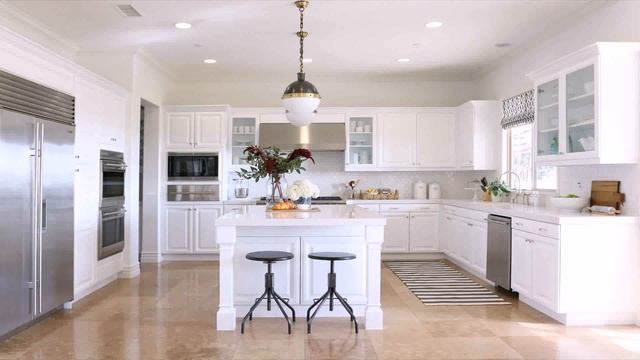 White Kitchen Cabinets With Light Grey Island смотреть онлайн
