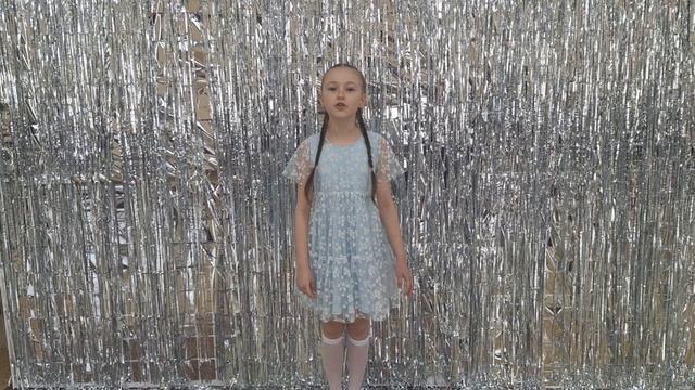 Дора Хайкина " Ходит наша бабушка " Исполняет: Арахланова Виктория. смотреть онлайн