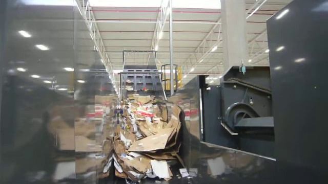 Загрузка прессованных кип конвейером смотреть онлайн