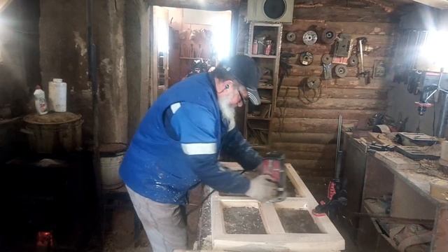 Оконная рама своими руками, вырезаю паз под стекло ручным фрезером. смотреть онлайн