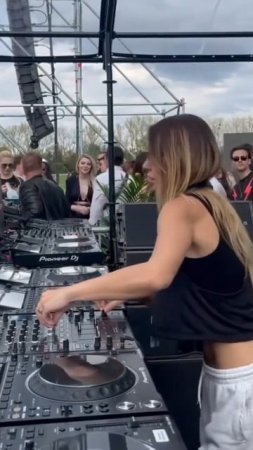 On the road to 30k with the queen #deborahdeluca #rave #techno #technorave #hardtechno #technomusic