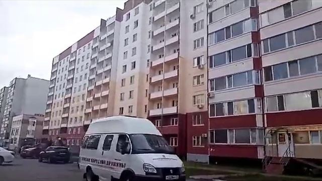 Болезнь столетия.  Кароновирус зверствует. Улицы опустели. По улицам ездит авто с громкоговоритель