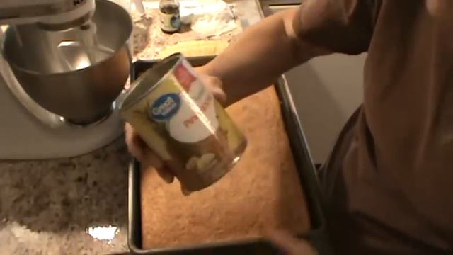 Pineapple Sheet Cake With Cream Cheese Icing смотреть онлайн