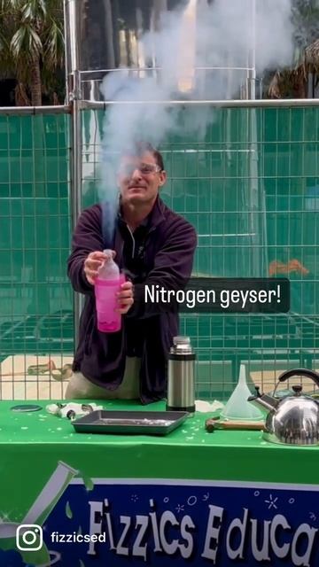 Liquid nitrogen geyser! Rapid #scienceexperiment смотреть онлайн