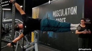 Scaring People in The Gym With Calisthenics (1)