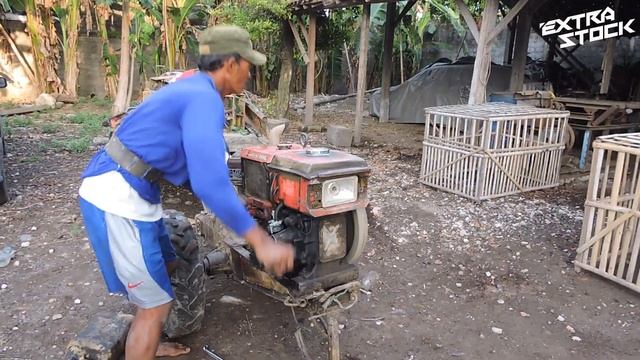 Diesel Susah Hidup! Mesin Traktor Sawah Kesulitan Di hidupkan Bikin Jengkel Jokinya смотреть онлайн
