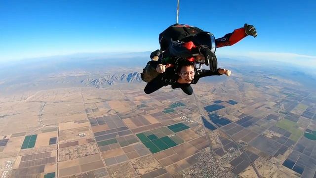 Tandem Skydiving at Skydive Arizona смотреть онлайн