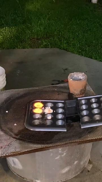 Pouring Liquid Brass! смотреть онлайн