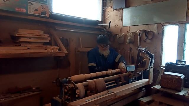 Подсвечник под церковную свечу  из дуба, делаю своими руками.