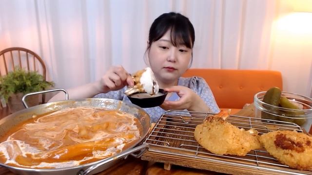 부드러운 크림가득 로제분모자 바삭바삭 게살가득 꽃게튀김 어니언크림소스 먹방 Cream Rosé Noodles Fried Crab Koreanfood Mukbang смотреть онлайн