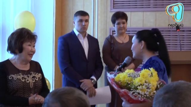 31.12.16 Заместителя главного врача кардиологического центра проводили на заслуженный отдых смотреть онлайн