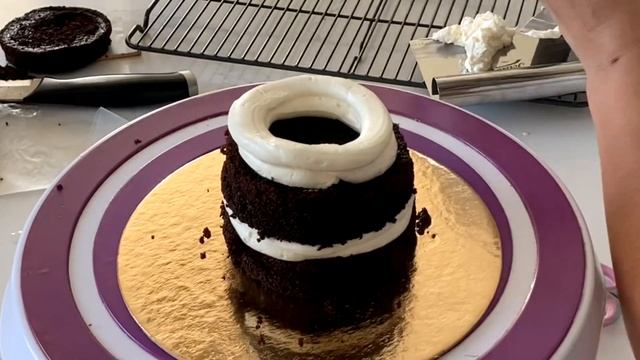 Everything You Need to Know About How to Crumb Coat Cakes | Avoid Filling Leakage & Bulging | Ep. 5 смотреть онлайн