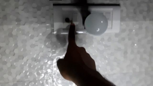 ഒരു മാജിക് ലൈറ്റ് | multi wattage 0.5 W & 9 W SWITCHABLE BULB BY HALONIX смотреть онлайн