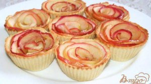Песочные тарталетки с карамелизированными яблоками Розы