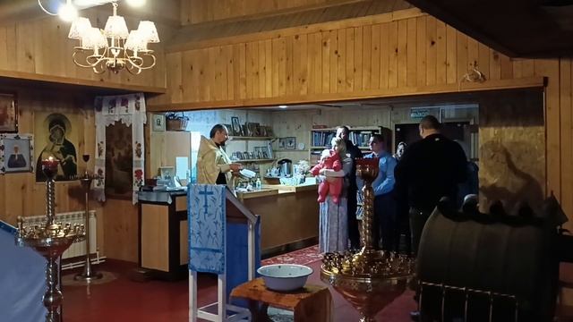 Суббота, служба и немножко крещения. День из жизни сельского священника. Смола ещё, фотополимерная..