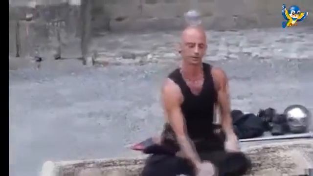 Невероятный уличный иллюзионист