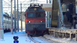 ВЛ10-917 с 9-ю грузовыми вагонами:-), станция Железнодорожная