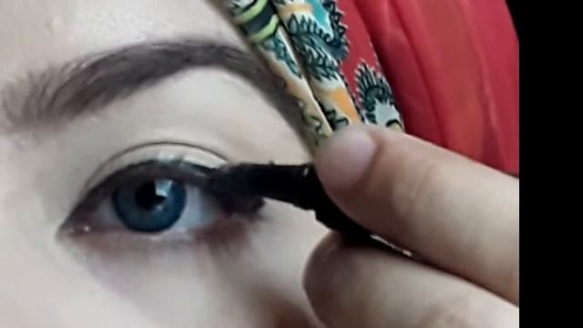 How to apply eye liner....kashee's inspired eye liner смотреть онлайн