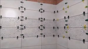 Укладка плитки в ванной на стены Cersanit