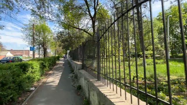 Прогулка по проспекту улице Чернокозова города Шахты Ростовской области апрель 2024