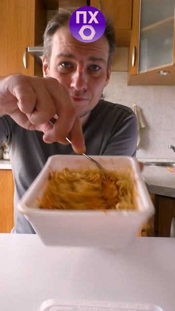 КРАСНЫЙ ДОШИРАК + ШРИРАЧА ЧЕЛЛЕНДЖ ШОРТ