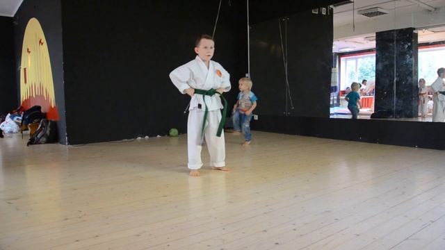 Shotokan Karate Kata GANKAKU TEAM execution KINDER TEAM 少林