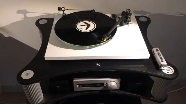 Rega P3 + Nagaoka MP110, Heed Questar MM + Q-PSU, Heed Elixir & Rega RX5 playing Aphex Twin смотреть онлайн
