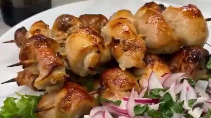 Куриный ШАШЛЫК в духовке, секрет в маринаде...🍗😋    Рецепт в описании ✍️