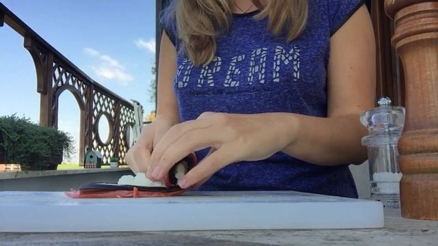 Нежные и сочные рулетики из баклажан