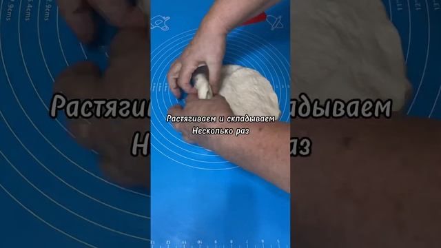 Хрустящий белый хлеб из муки высшего сорта.
