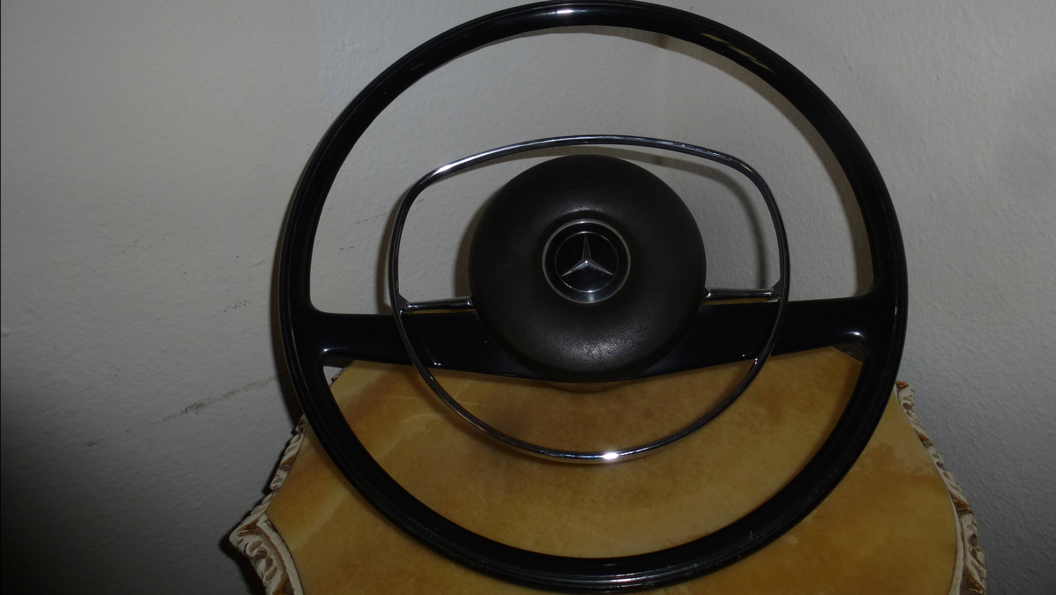 Руль мерседес чёрный бакелит W123 W111 W114 W115 W112
