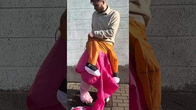 Как надеть надувной костюм фламинго. Туториал. смотреть онлайн