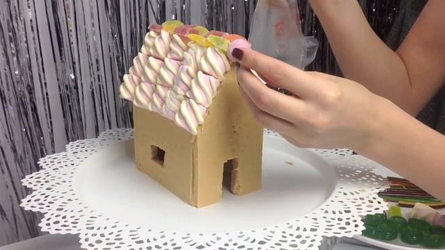 ДОМИК из СЛАДОСТЕЙ / DIY How to make Christmas Chocolate House смотреть онлайн