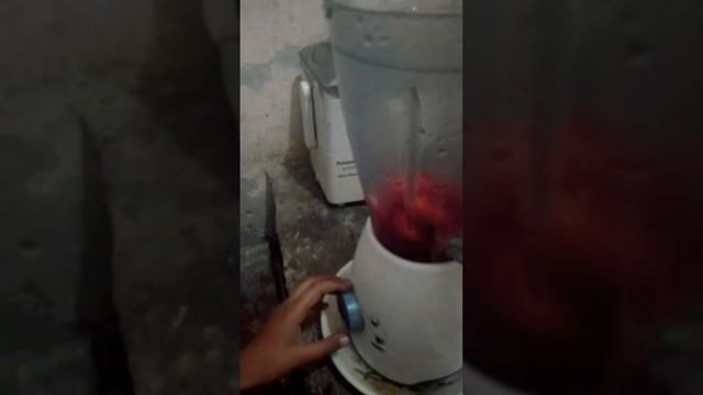 Ahmed Hassan made Strawberry shake with Mama #shorts смотреть онлайн