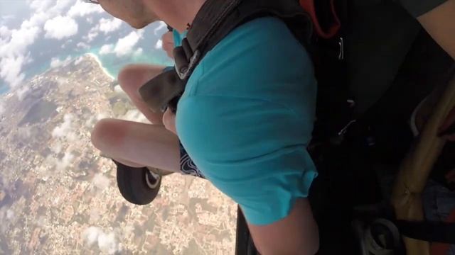 Skydive from 10,000 Feet Aruba смотреть онлайн