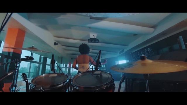 Lily - Never Leave смотреть онлайн