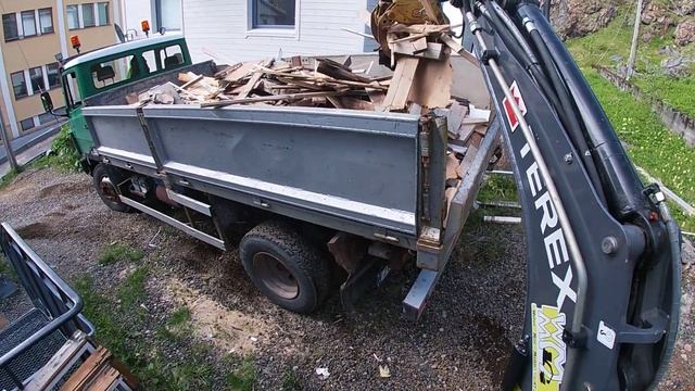 Terex TC25 miniexcavator with rotator and grab clearing wood смотреть онлайн